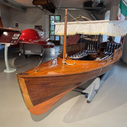 Visit to the Museum of the Lariana Boat